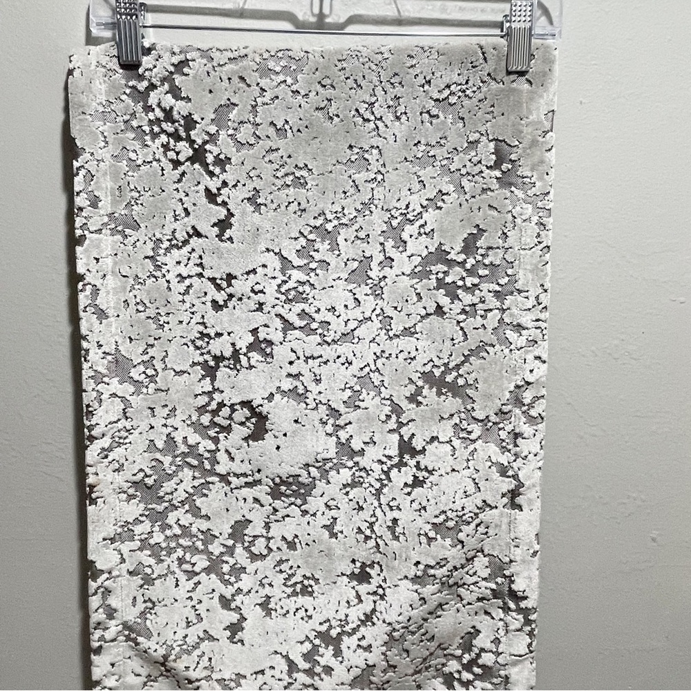 WEST ELM Silver Gray Fog ALLOVER TEXTURED JACQUARD VELVET Table Runner 14” X 90” - Picture 4 of 8